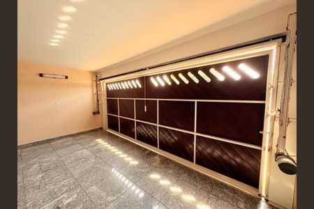 Casa à venda com 215m², 3 quartos e 3 vagasGaragem