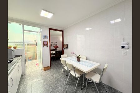 Casa à venda com 215m², 3 quartos e 3 vagasCozinha