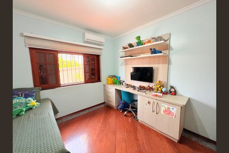 Casa à venda com 215m², 3 quartos e 3 vagasQuarto 2