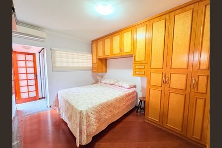 Casa à venda com 215m², 3 quartos e 3 vagasSuíte