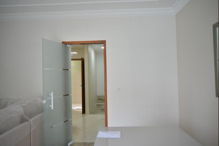 Casa à venda com 146m², 3 quartos e 4 vagasSala