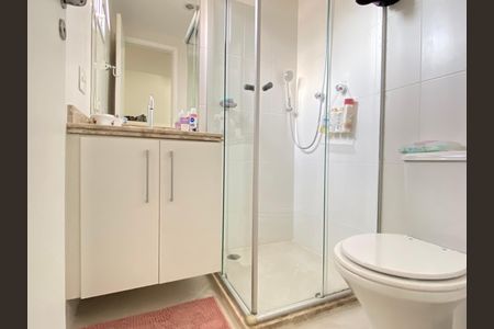 Apartamento à venda com 143m², 3 quartos e 3 vagas Apartamento à venda com 143m², 3 quartos e 3 vagasBanheiro da Suíte 2