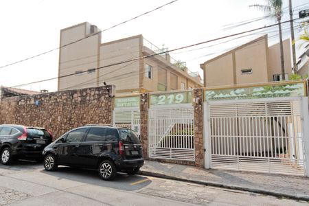 Casa de condomínio à venda com 157m², 3 quartos e 2 vagas Casa de condomínio à venda com 157m², 3 quartos e 2 vagasFachada