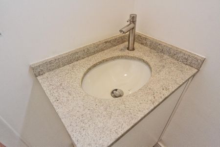 Casa de condomínio à venda com 157m², 3 quartos e 2 vagas Casa de condomínio à venda com 157m², 3 quartos e 2 vagasBanheiro da Suíte