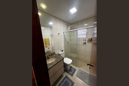 Casa à venda com 225m², 3 quartos e 2 vagasBanheiro