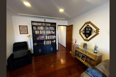 Casa à venda com 225m², 3 quartos e 2 vagasSala