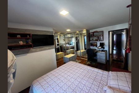 Casa à venda com 225m², 3 quartos e 2 vagasSuíte