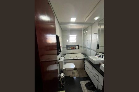 Casa à venda com 225m², 3 quartos e 2 vagasBanheiro da Suíte