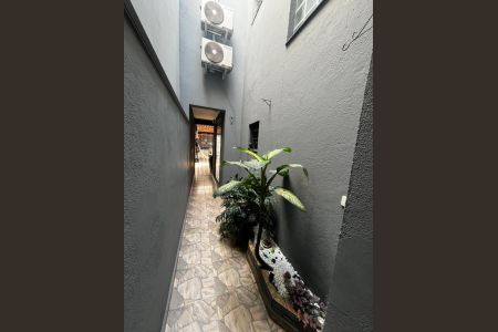 Casa à venda com 225m², 3 quartos e 2 vagasCorredor