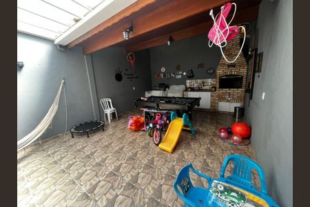 Casa à venda com 225m², 3 quartos e 2 vagasQuintal