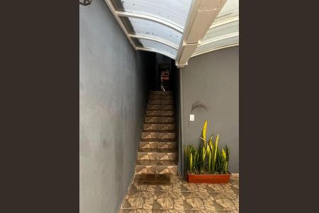 Casa à venda com 225m², 3 quartos e 2 vagasCorredor