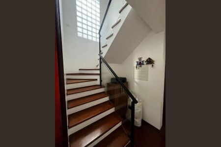 Casa à venda com 225m², 3 quartos e 2 vagasCorredor