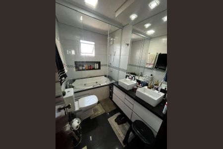 Casa à venda com 225m², 3 quartos e 2 vagasBanheiro da Suíte