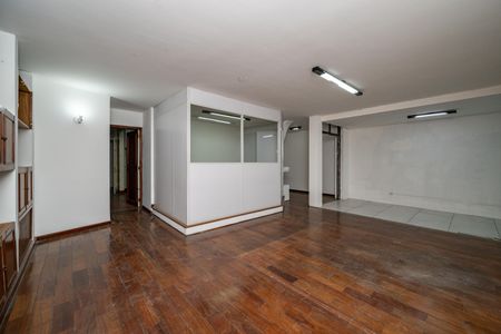 Casa à venda com 350m², 3 quartos e 4 vagasSala