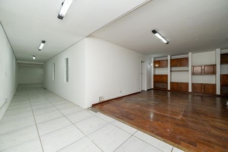 Casa à venda com 350m², 3 quartos e 4 vagasSala