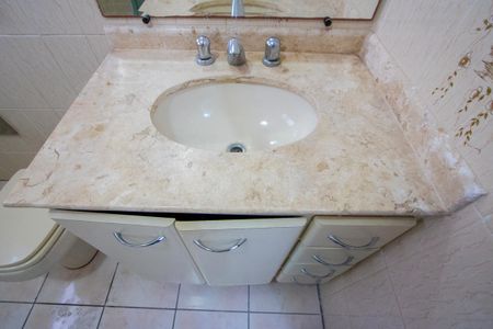 Casa à venda com 162m², 2 quartos e 2 vagasBanheiro