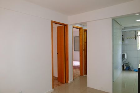 Sala de apartamento para alugar com 2 quartos, 45m² em Jardim Redil, São Paulo