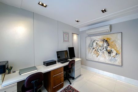 Apartamento à venda com 204m², 3 quartos e 4 vagasEscritório