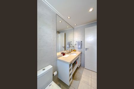 Apartamento à venda com 204m², 3 quartos e 4 vagasBanheiro da Suíte 2