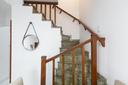 Casa de condomínio à venda com 72m², 2 quartos e 1 vagaEscada 