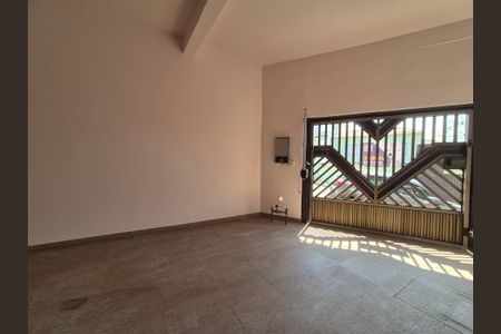 Casa à venda com 168m², 3 quartos e 2 vagas Casa à venda com 168m², 3 quartos e 2 vagasGaragem
