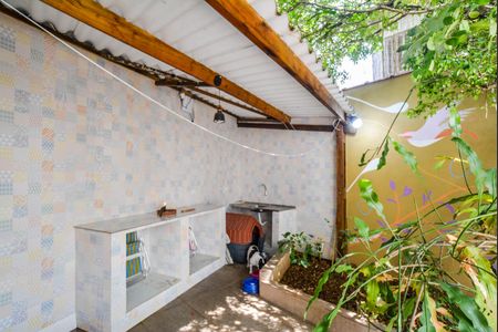 Casa à venda com 168m², 3 quartos e 2 vagas Casa à venda com 168m², 3 quartos e 2 vagasQuintal