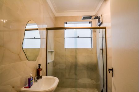 Casa à venda com 168m², 3 quartos e 2 vagas Casa à venda com 168m², 3 quartos e 2 vagasBanheiro Social