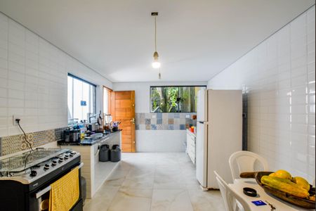 Casa à venda com 168m², 3 quartos e 2 vagas Casa à venda com 168m², 3 quartos e 2 vagasCozinha