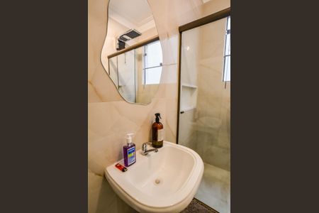 Casa à venda com 168m², 3 quartos e 2 vagas Casa à venda com 168m², 3 quartos e 2 vagasBanheiro Social