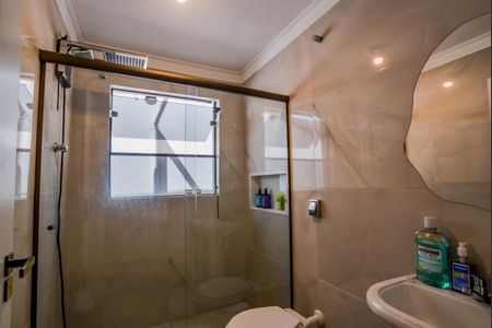 Casa à venda com 168m², 3 quartos e 2 vagas Casa à venda com 168m², 3 quartos e 2 vagasBanheiro