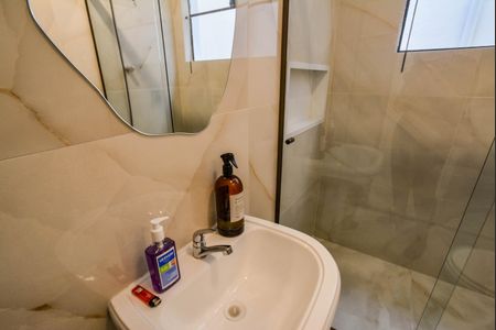 Casa à venda com 168m², 3 quartos e 2 vagas Casa à venda com 168m², 3 quartos e 2 vagasBanheiro Social