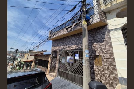 Casa à venda com 168m², 3 quartos e 2 vagas Casa à venda com 168m², 3 quartos e 2 vagasFachada
