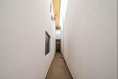 Casa à venda com 168m², 3 quartos e 2 vagas Casa à venda com 168m², 3 quartos e 2 vagasCorredor Lateral