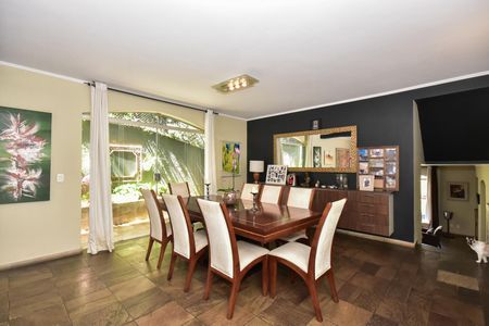 Casa para alugar com 700m², 4 quartos e 5 vagasSala