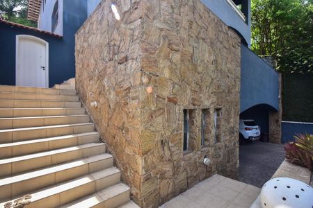 Casa para alugar com 700m², 4 quartos e 5 vagasEntrada