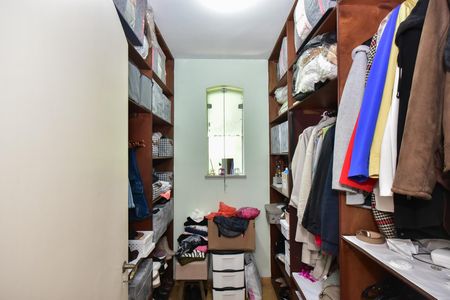 Casa para alugar com 700m², 4 quartos e 5 vagasArmário da Suíte 2