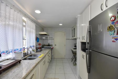 Casa para alugar com 700m², 4 quartos e 5 vagasCozinha