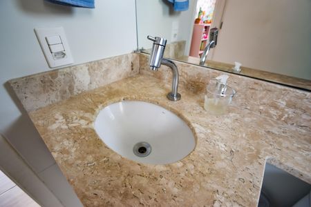 Apartamento à venda com 44m², 2 quartos e 1 vaga Apartamento à venda com 44m², 2 quartos e 1 vagaBanheiro Social