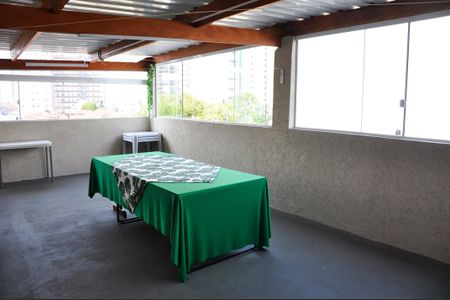 Casa de condomínio à venda com 231m², 4 quartos e 1 vagaQuintal