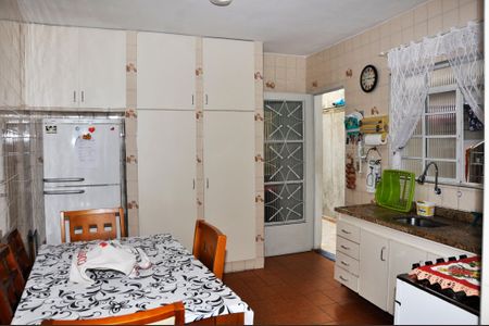 Casa de condomínio à venda com 231m², 4 quartos e 1 vagaCozinha