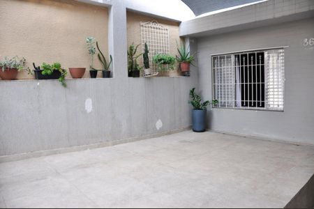 Casa de condomínio à venda com 231m², 4 quartos e 1 vagaQuintal