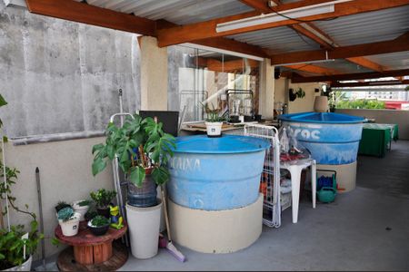 Casa de condomínio à venda com 231m², 4 quartos e 1 vagaQuintal