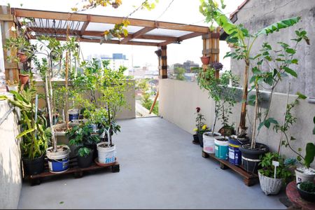 Casa de condomínio à venda com 231m², 4 quartos e 1 vagaQuintal