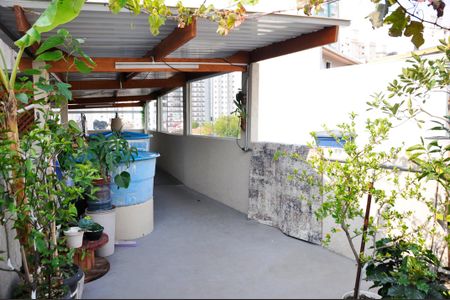 Casa de condomínio à venda com 231m², 4 quartos e 1 vagaQuintal