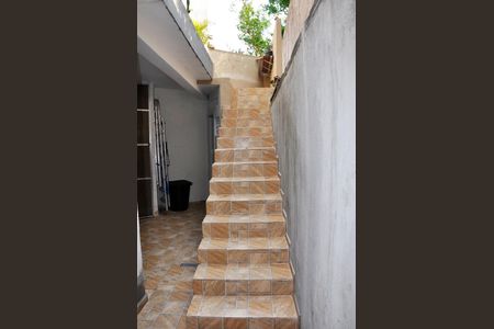 Casa de condomínio à venda com 231m², 4 quartos e 1 vagaEscada