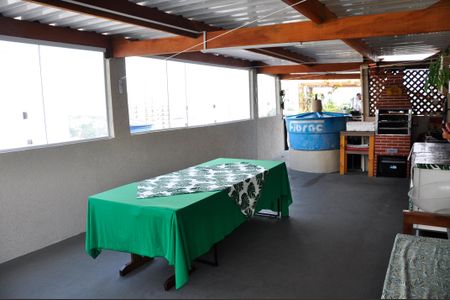 Casa de condomínio à venda com 231m², 4 quartos e 1 vagaQuintal