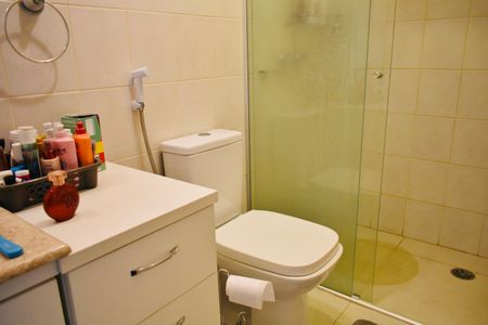 Apartamento à venda com 75m², 2 quartos e 2 vagas Apartamento à venda com 75m², 2 quartos e 2 vagasBanheiro da Suíte