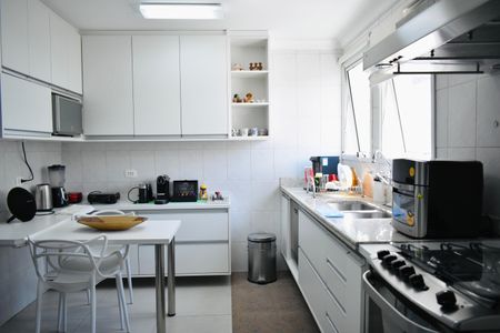 Apartamento à venda com 75m², 2 quartos e 2 vagas Apartamento à venda com 75m², 2 quartos e 2 vagasCozinha