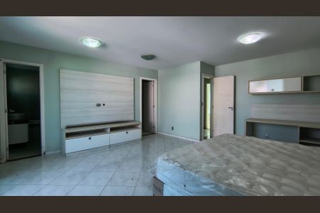 Casa de condomínio à venda com 300m², 3 quartos e 2 vagasSuíte 1