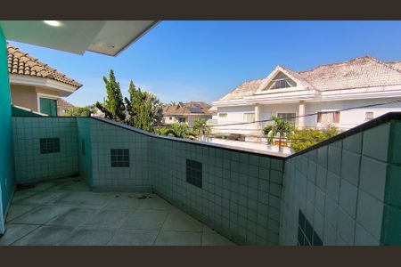 Casa de condomínio à venda com 300m², 3 quartos e 2 vagasSacada da Suíte 1